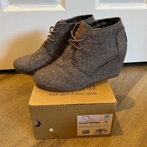 TOMS Desert Wedge (2.5") Herringbone - Size: 6 - Color: Brown Herringbone